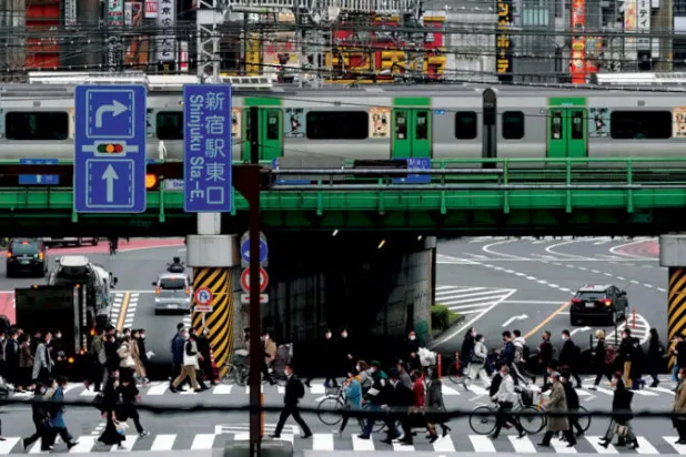 «الخدمات» تسجل أقوى أداء باليابان  وتعود للنمو في الصين