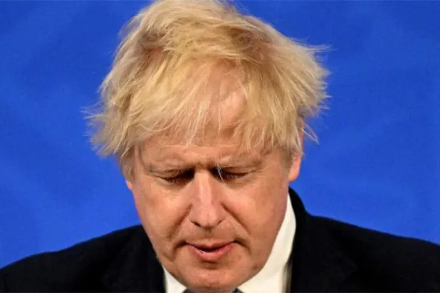 دو اہم وزراء کے استعفے کے بعد جانسن کو زبردست دھچکا لگا ہے