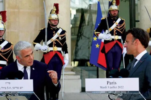 Fransa Cumhurbaşkanı Emmanuel Macron ve İsrail Başbakanı Yair Lapid, Elysee Sarayı'nda basın toplantısı düzenledi. (DPA)