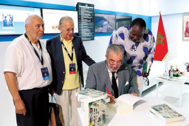 الإدريسي يوقع الكتاب ضمن فعاليات معرض الرباط الأخير