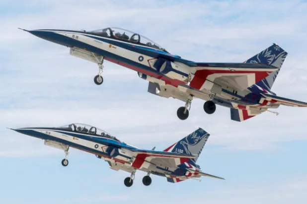 الطائرة {إيه تي - 5 بريف إيغل} التي أنتجتها شركة تطوير صناعة الطيران التايوانية المملوكة للدولة (إ.ب.أ)