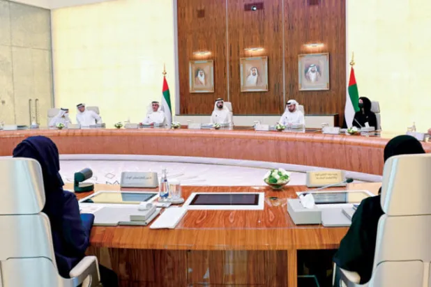 الشيخ محمد بن راشد خلال ترؤسه مجلس الوزراء أمس (وام)