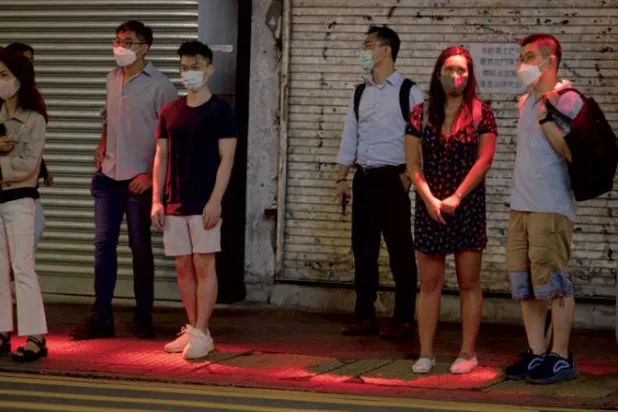 بيث الجهز الجديد ضوءا أحمر من أعلى على المارة لتنبيههم على ضرورة التوقف (إ.ب.أ)