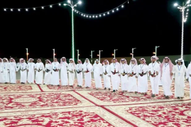 Suudi köylerinde bayram geceleri halk oyunlarıyla kutlanıyor. (Şarku’l Avsat)