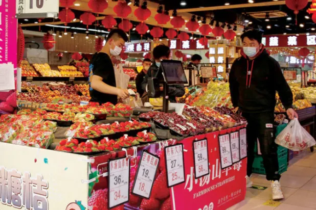 ارتفع مؤشر أسعار المستهلكين في الصين 2.5% يونيو الماضي (إ.ب.أ)