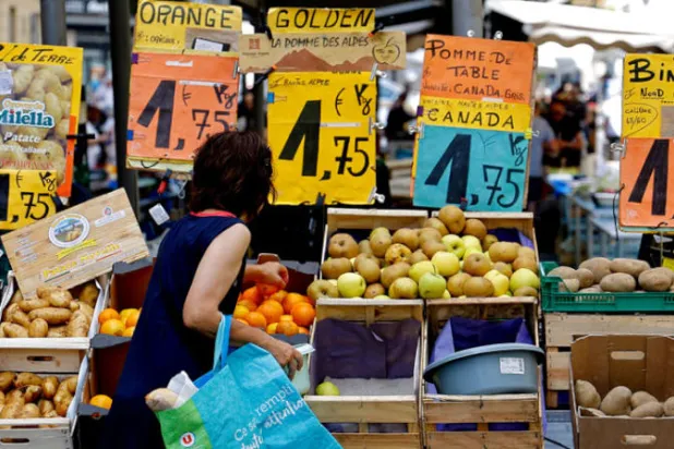 معدلات التضخم المقبلة ستمثل المؤشر الرئيسي لنسب أسعار الفائدة المتوقعة للبنك المركزي الأوروبي في شهر سبتمبر (رويترز)