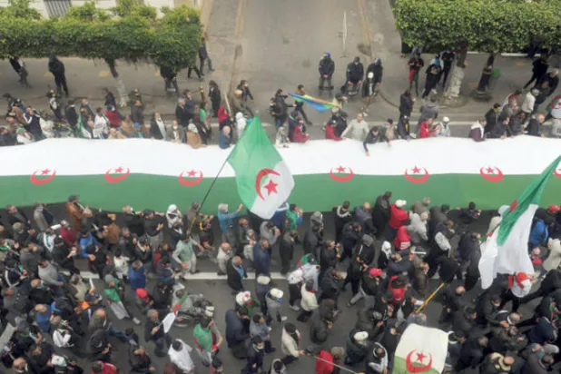 مظاهرة للحراك الجزائري (وكالة الأناضول)