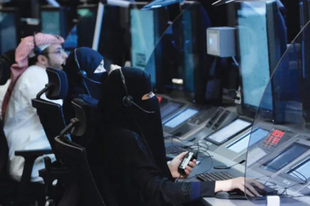 شهدت السعودية مؤخراً دخول المرأة في جميع القطاعات الاقتصادية (الشرق الأوسط)