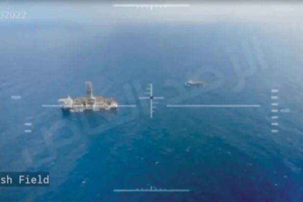 لبنان اور اسرائیل کے درمیان کریش فیلڈ کے قریب ڈرلنگ جہاز "انرجین" کی حزب اللہ میڈیا کی طرف سے نشر کی گئی تصویر دیکھی جا سکتی ہے (اے ایف پی)