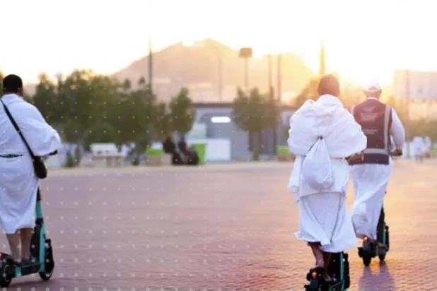  
اسکوتر برقی مدت زمان پیاده روی بین عرفات تا مزدلفه را از ۶۰ دقیقه پیاده روی به ۱۵ دقیقه کاهش می دهد (واس)