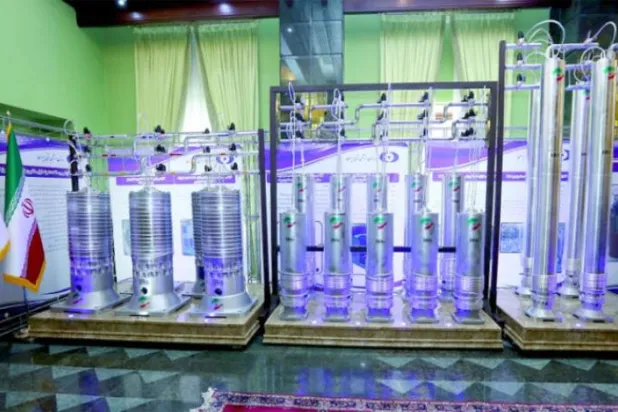 تہران نے 10 اپریل 2021 کو ایران کے نیوکلیئر انرجی ڈے پر سینٹری فیوجز کی نئی نسل کی نمائش کیا ہے (رائٹرز)