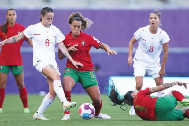 إنجلترا قد تكون المسرح المثالي لإظهار مدى تطور كرة القدم للسيدات (أ.ب)