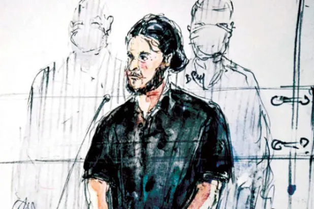 رسم لصلاح عبد السلام «الرجل العاشر» في «هجمات 13 نوفمبر» بباريس وضاحيتها سان دوني أمام محكمة باريس الجنائية (أ.ف.ب)