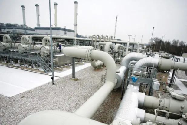 منشأة لتخزين الغاز بالقرب من بلدة ريدين بشمال ألمانيا (رويترز)