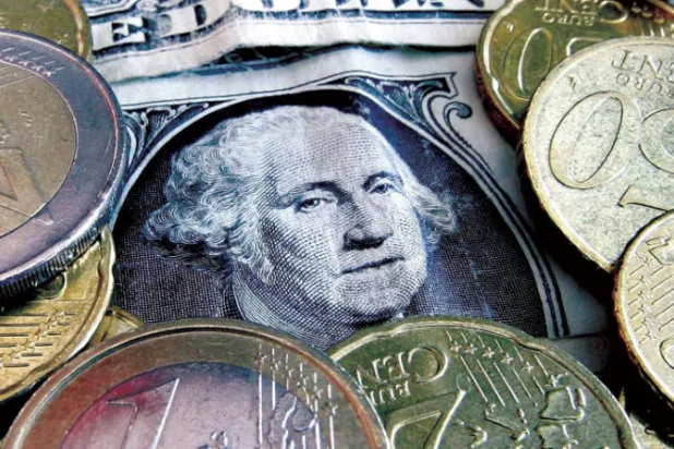 حوَّم اليورو ملامساً مستوى التعادل مع الدولار الأميركي (أ.ب)