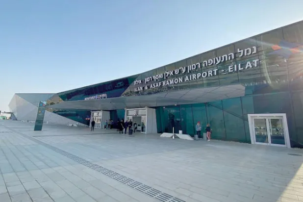 مطار «رامون» في النقب عرضت إسرائيل أن يستخدمه الفلسطينيون مقابل نزع الدعاوى (ويكيبيديا)