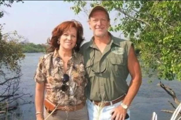 لورانس «لاري» رودولف برفقة زوجته بيانكا رودولف (فيسبوك)