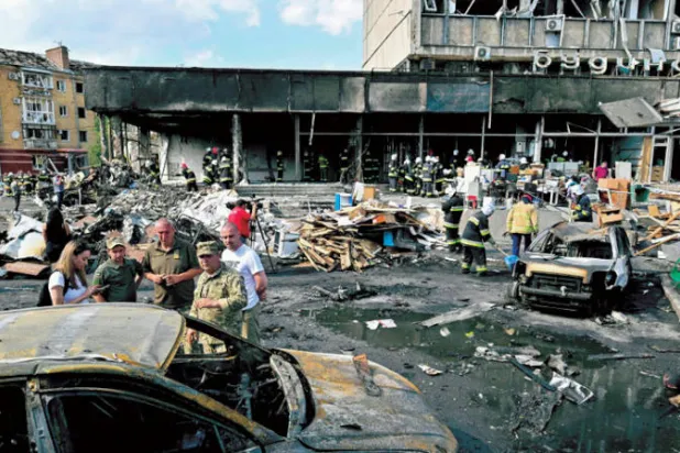 مدينة فنيتسيا في غرب أوكرانيا التي تعرضت لقصف روسي غير متوقع الخميس (أ.ف.ب)