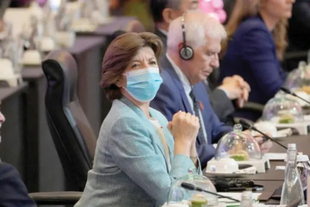 فرانسیسی وزیر خارجہ کیتھرین کولونا کو گزشتہ ہفتے انڈونیشیا کے شہر بالی میں G-20 اجلاس میں بوریل کے بائیں طرف دیکھا جا سکتا ہے (اے ایف پی)