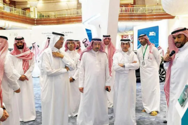 وزیر انرژی سعودی جمعه (۱۵ ژوئیه) از نمایشگاه «سیر تحول سبز» در حاشیه نشست سران درباره امنیت و توسعه در جده بازدید کرد (الشرق الاوسط)