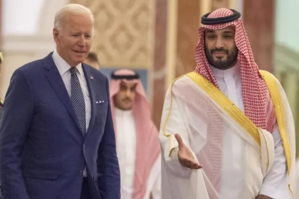 Suudi Veliaht Prens Muhammed bin Selman, ABD Başkanı Joe Biden’ı Cidde’de kabul etti (EPA)