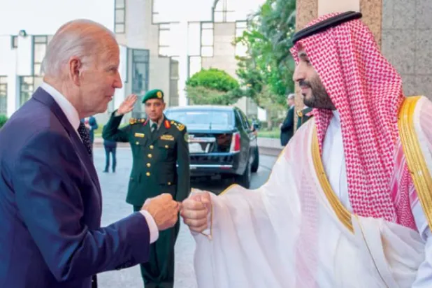 Crown Prince Mohammed bin Salman receives US President Joe Biden at Al-Salam Palace on Thursday. (SPA)