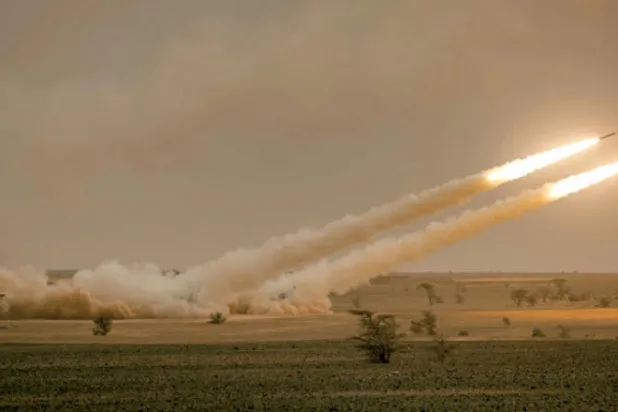 أكد مسؤول دفاعي أميركي أن أنظمة الصواريخ الأميركية من نوع «هيمارس»، المقدمة لأوكرانيا لها «تأثير كبير للغاية» في القتال ضد روسيا (أ.ف.ب)