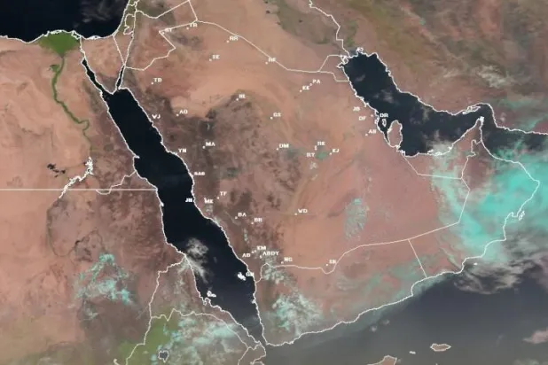 بداية تأثير المنخفض المداري على سواحل سلطنة عُمان (المركز السعودي للأرصاد)