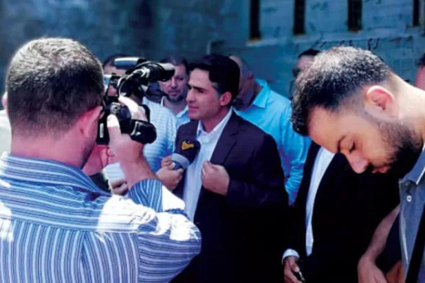 ایک تصویر جو حمیہ نے "ٹوئٹر" پر پوسٹ کی جب وہ سرنگ کے اندر سے بیان دے رہے تھے۔