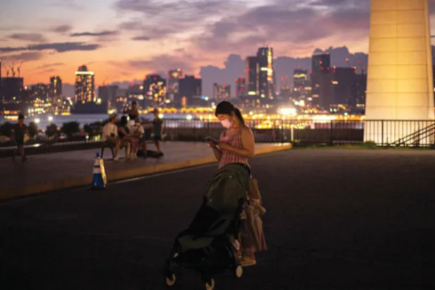 تشهد اليابان تغيراً بسياساتها الراسخة للعمل من المكاتب (أ.ف.ب)