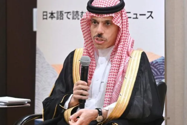 Suudi Arabistan Dışişleri Bakanı Prens Faysal bin Ferhan, Tokyo'daki Yabancı Muhabirler Kulübü'nde düzenlediği basın toplantısında konuşurken (AFP)