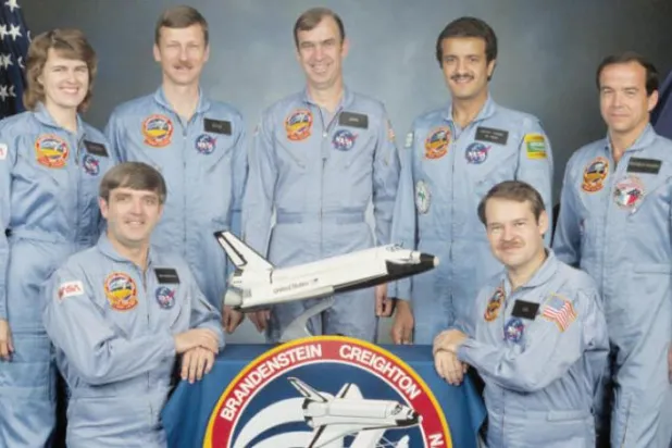 Prens Sultan bin Selman bin Abdülaziz, "Keşif" mekiğinin astronotlarıyla birlikte