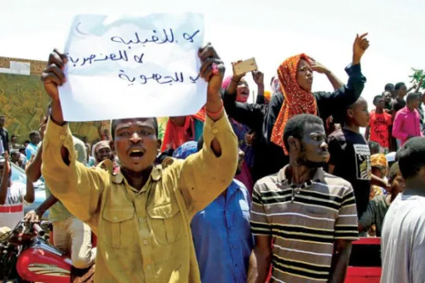 Kordofan bölgesinde Hausa kabilesine mensup göstericiler. (AFP) 