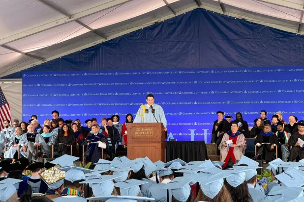 Başarılı öğrencilerden Ahmet Karadeniz mezuniyetinde / Fotoğraf: StudyinAmerica

