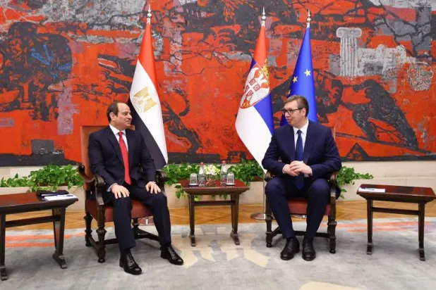 الرئيسان المصري والصربي خلال لقائهما بالعاصمة الصربية بلغراد (الرئاسة المصرية)
