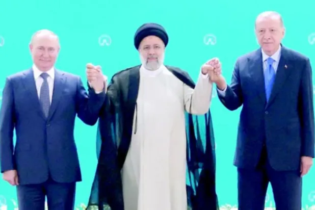 Salı günü gerçekleşen Tahran Zirvesi sırasında üç lider bir arada görüntü verdi. (İran Cumhurbaşkanlığı)