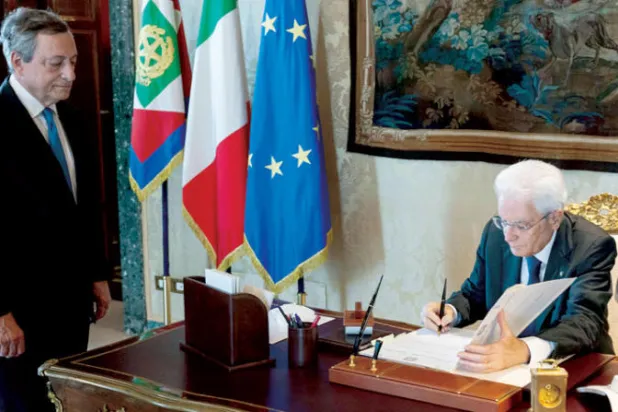 دراغي يقدم استقالته للرئيس ماتاريلا اول من أمس (أ.ف.ب)