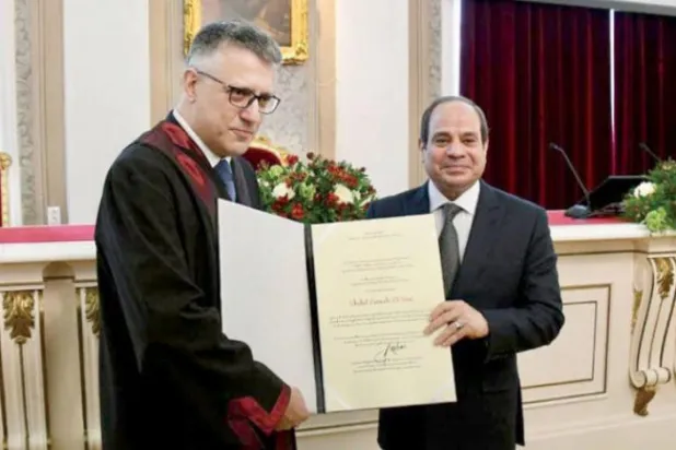 Sisi, Sırbistan ziyareti sırasında Belgrad Üniversitesi’nden ‘fahri doktora’ alırken (Mısır Cumhurbaşkanlığı)