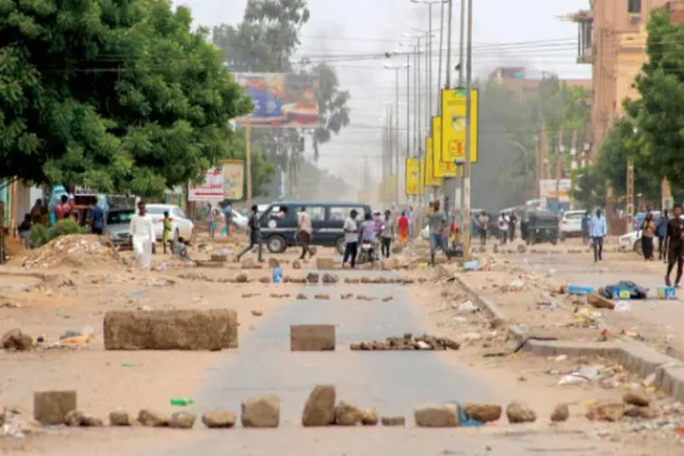 17 جولائی کے دن خرطوم میں سویلین حکمرانی کا مطالبہ کرنے والے احتجاج کے ایک منظر کو دیکھا جا سکتا ہے (اے ایف پی)