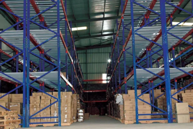 مخزن بضائع متنوعة (الشرق الأوسط)