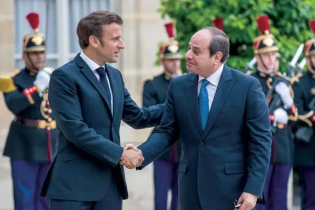 میکرون اور سیسی کل کو ایلیزیہ میں دیکھا جا سکتا ہے (اے ایف پی)