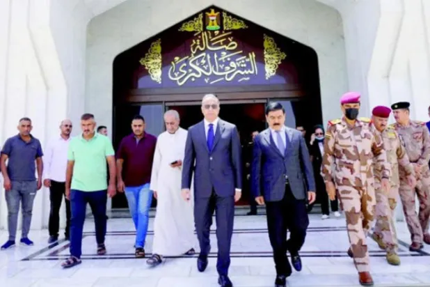 Irak Başbakanı Kazımi, Duhok saldırısında ölenlerin cenaze törenine katıldı. (Reuters)  