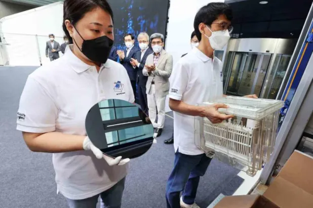 «سامسونغ» تحتفل بإنتاج أول شحنة رقائق نانومتر متطورة