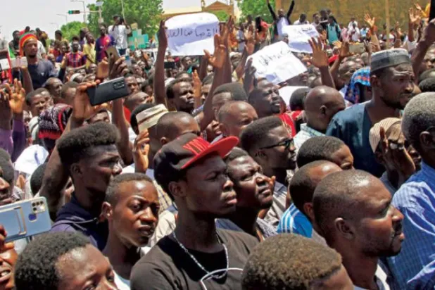 19 جولائی کو بلیو نیل کے واقعات کے خلاف صوبہ کردفان میں ہاؤسا قبیلے کا احتجاجی جلوس (اے ایف پی)