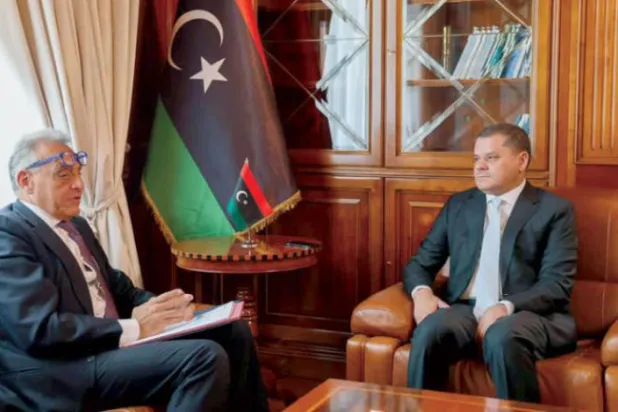 
اطالوی سفیر کے ساتھ طرابلس میں اپنی ملاقات کے سلسلہ میں دبیبہ حکومت کی طرف سے نشر کی گئی تصویر دیکھی جا سکتی ہے
