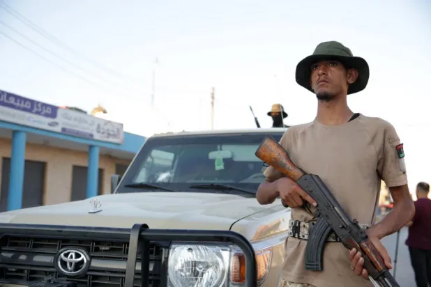 Dibeybe hükümeti Trablus ve Misrata’daki son güvenlik olaylarını yönetme konusunda başarısız olunması nedeniyle zor durumda. (AFP)