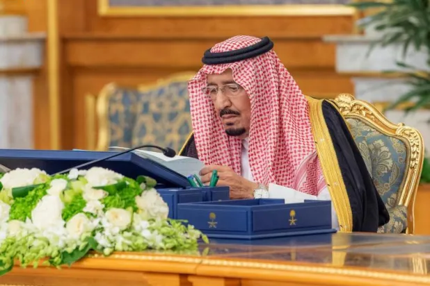 خادم الحرمين الشريفين الملك سلمان بن عبد العزيز خلال ترؤسه جلسة مجلس الوزراء (واس)