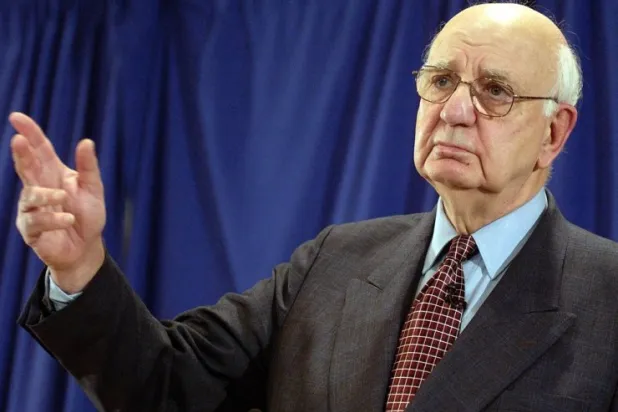 بول فولكر (أرشيفية - رويترز)