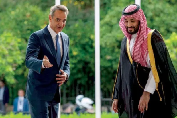 یونانی وزیر اعظم کو گزشتہ روز ایتھنز میں اپنے ہیڈ کوارٹر میں سعودی ولی عہد کا استقبال کرتے ہوئے دیکھا جا سکتا ہے (ایس پی اے)