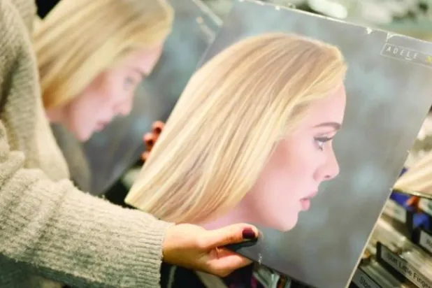 İngiliz şarkıcı Adele’in 30 isimli albümü (AFP)